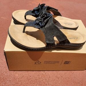 Clarks  women  Black  sandals sz 8.